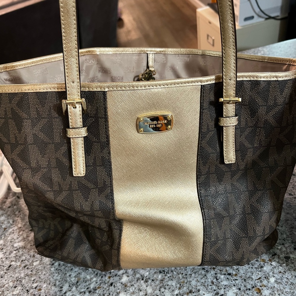 Micheal Kors Purse